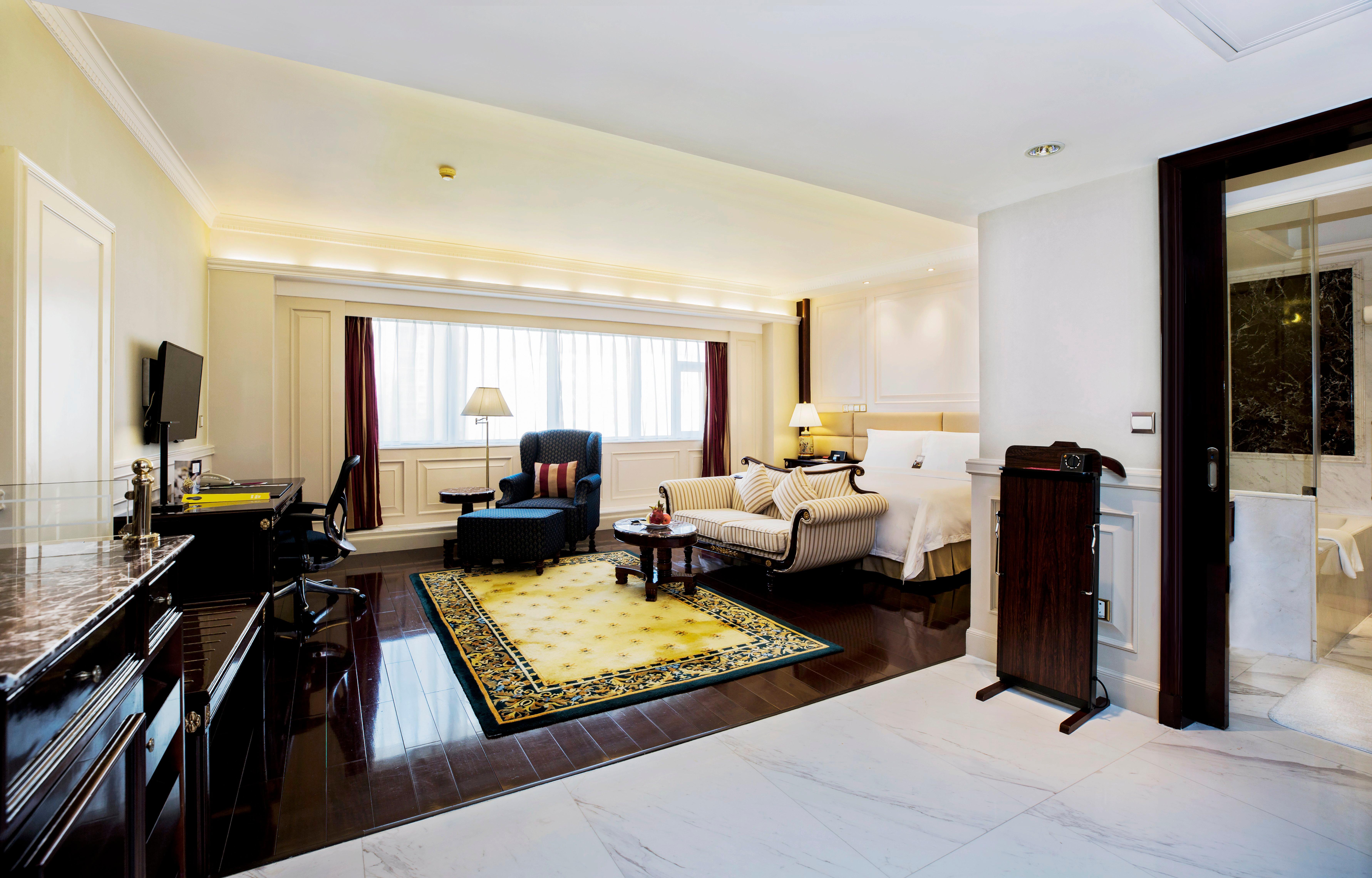 Crowne Plaza Landmark Shenzhen: Border-Close Retreat with Heated Pool Exterior photo