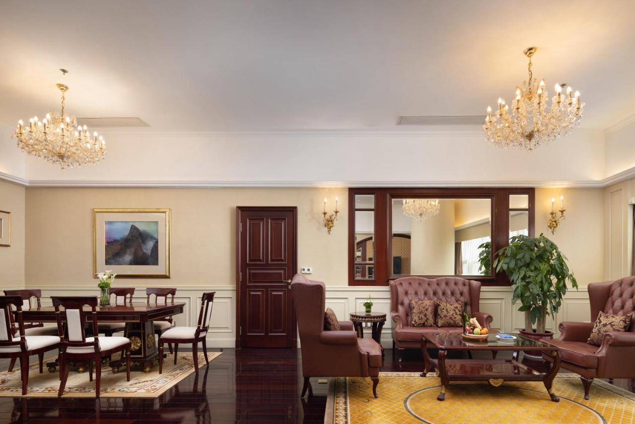 Crowne Plaza Landmark Shenzhen: Border-Close Retreat with Heated Pool Exterior photo